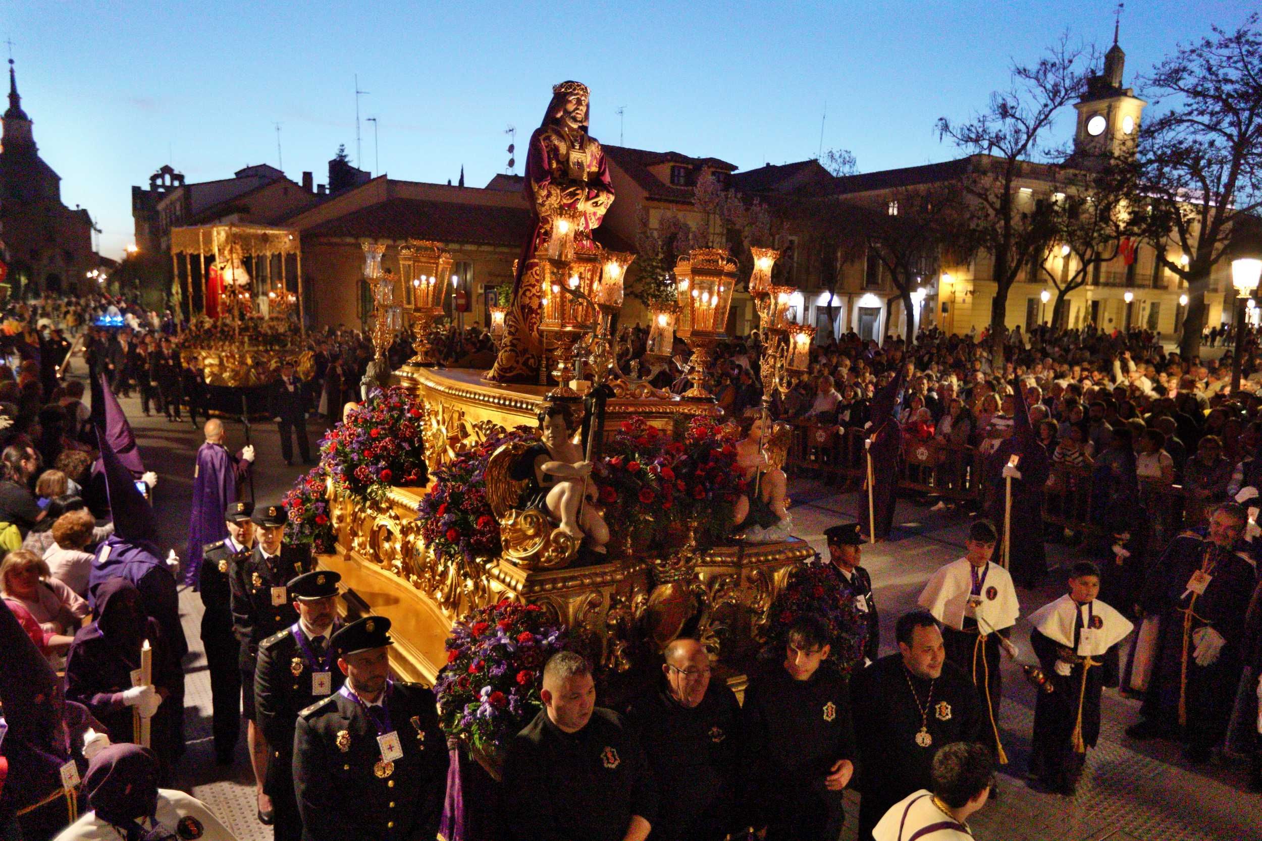 Jueves Santo Y Viernes Santo Jesus De Medinaceli Y La Virgen De La Trinidad Frente Al Ayuntamiento IMG 6716