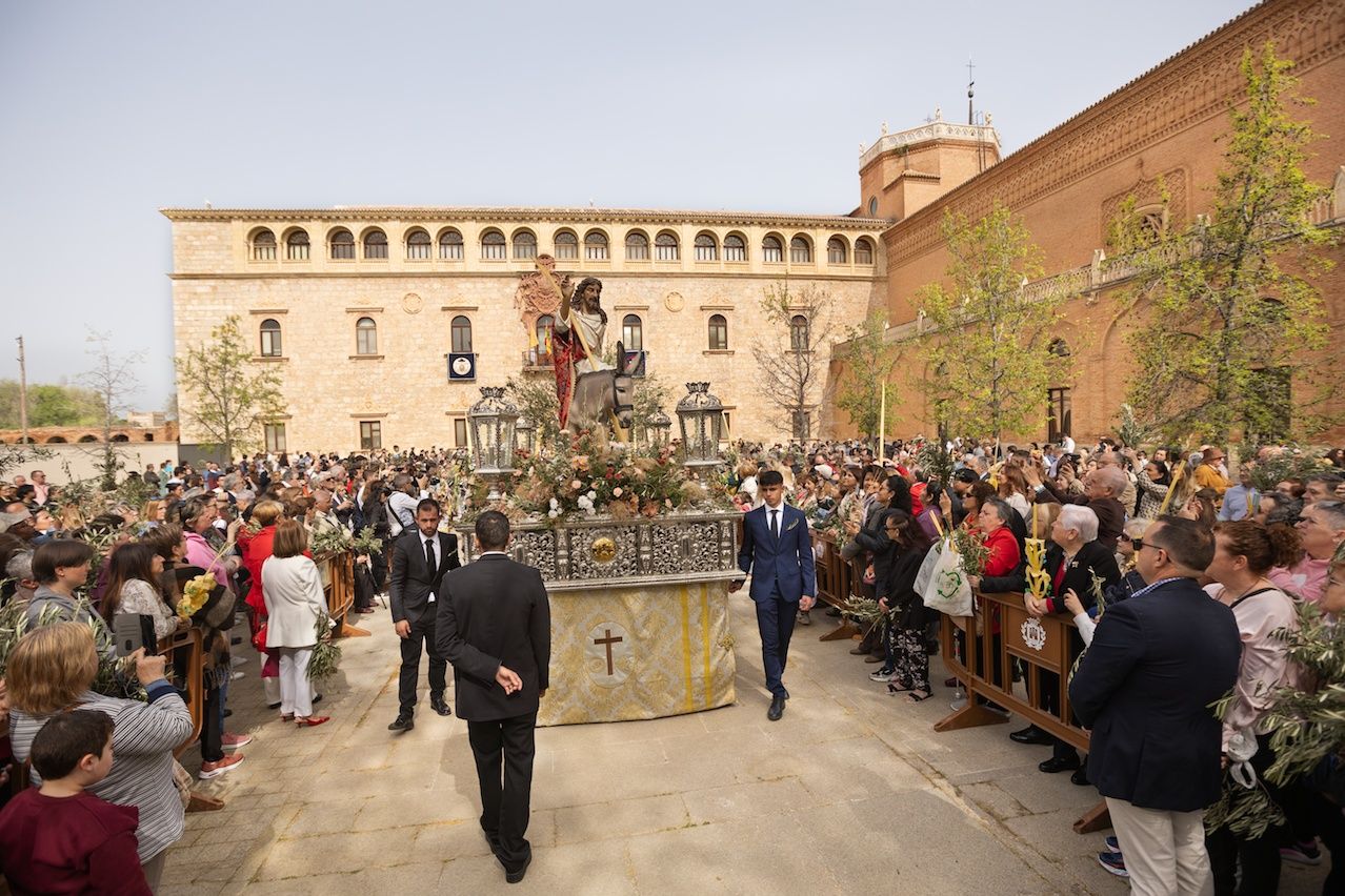 Domingo De Ramos Entrada Triunfal De Jesus En Nazaret Palacio Arzobispal Foto Ruben Gamez